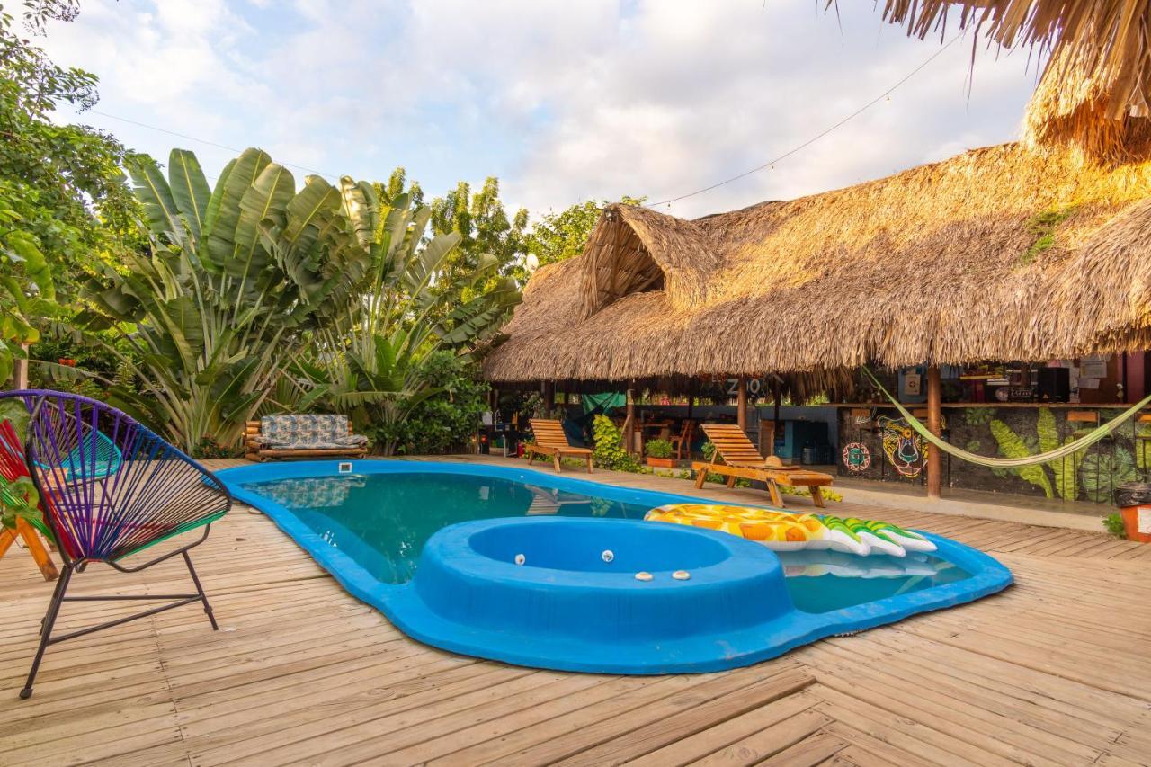 El Zoo Hostel, Bar & Pool Palomino Exterior photo